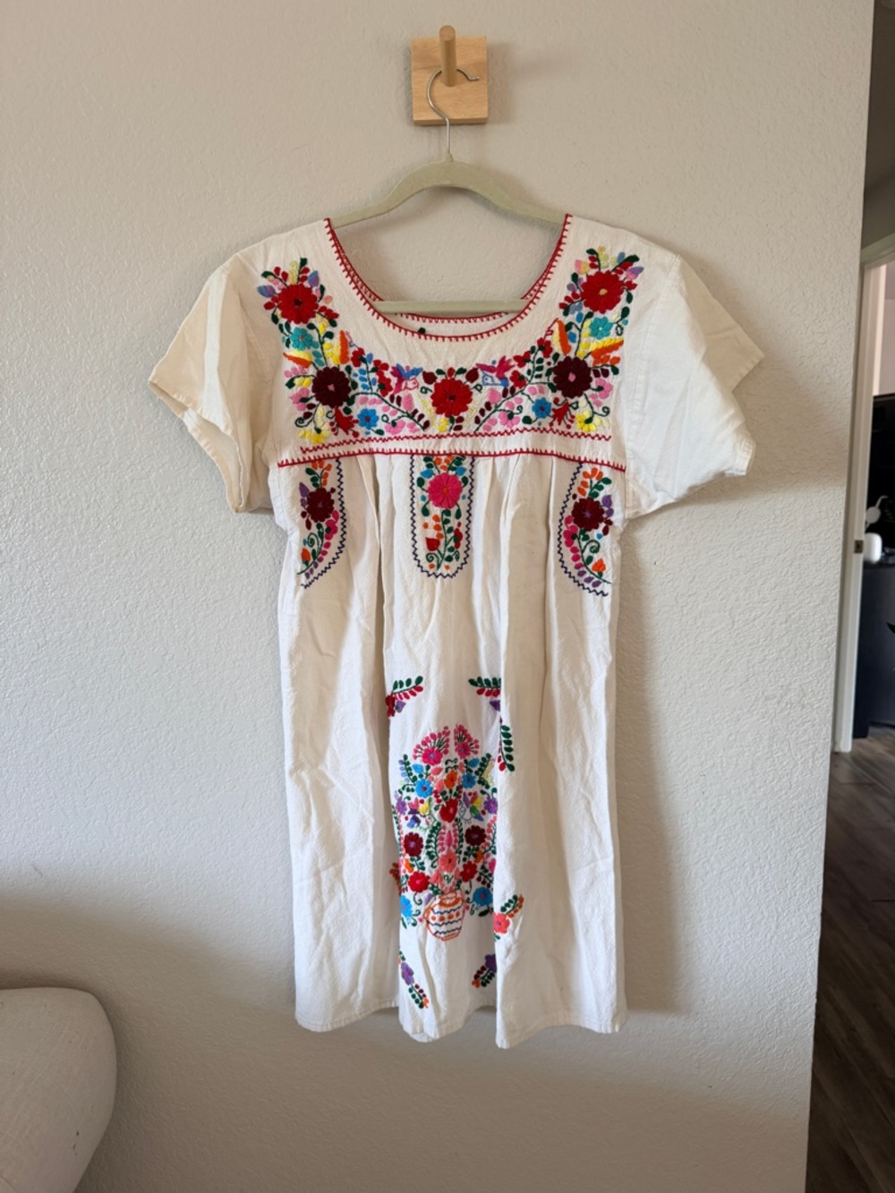 White Mexican Embroidered Floral Dress Vintage Boho L
